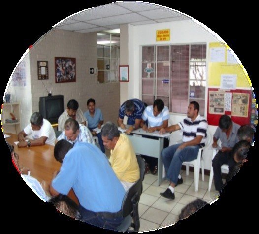 Equipo administrativo de RIPSA en reunión de coordinación operativa